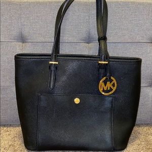 Micheal Kors purse